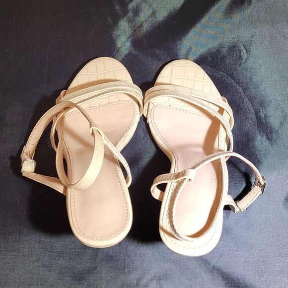 BRAND NEW ANIMAL PRINT  WOMEN"S HEEL SANDAL - Picture 9 of 12